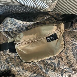 Lululemon clean lines belt bag